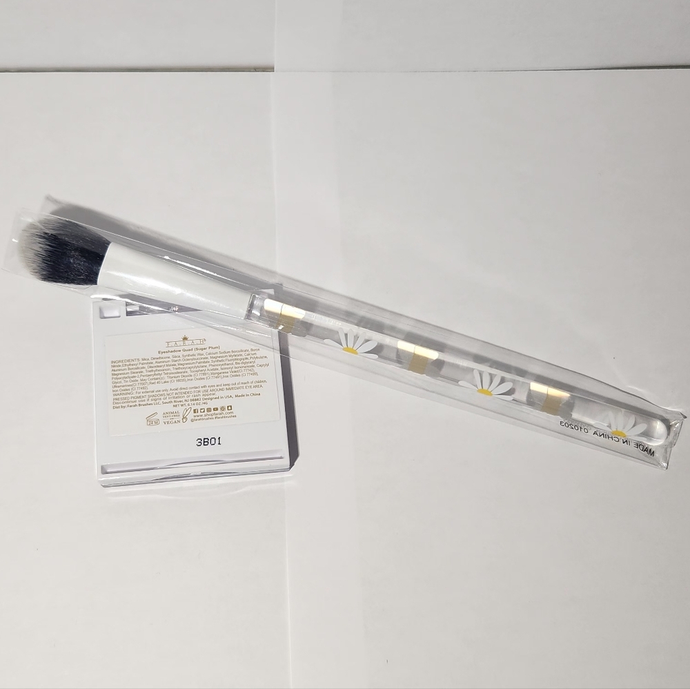 FARAH Eyeshadow Palette and Brush Set - Picture 3 of 3